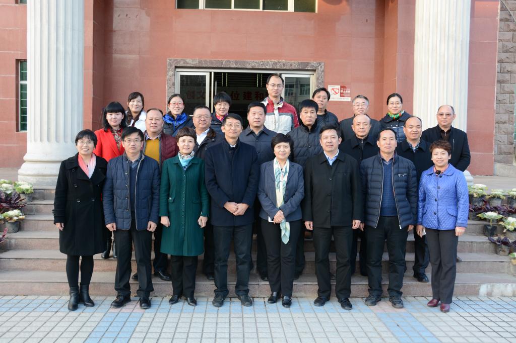 专家与老师合影